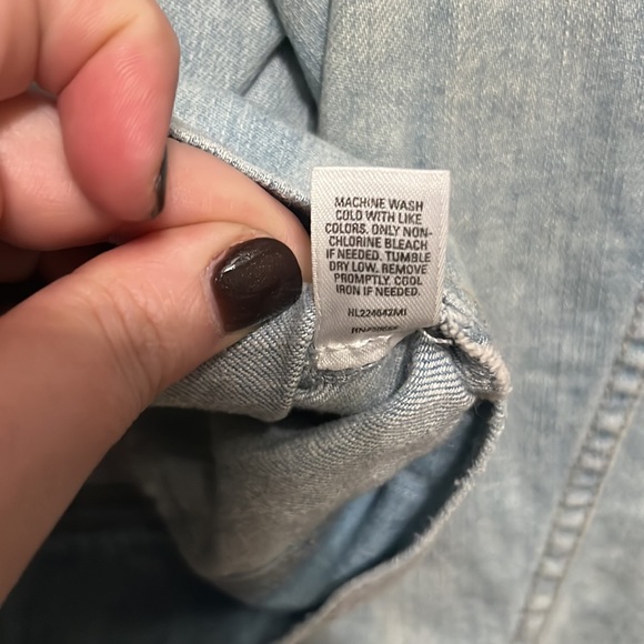 Hinge Distressed Cropped Light Wash Denim Jacket Size Medium - Picture 5 of 6